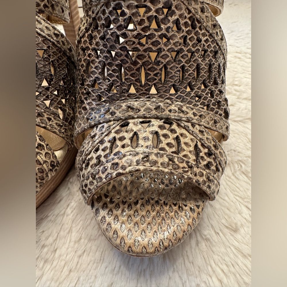 BCBGMaxAzria Python Cut Out Peep Toe Mule Heels 8.5 - NIB $375 Retail - Picture 9 of 16